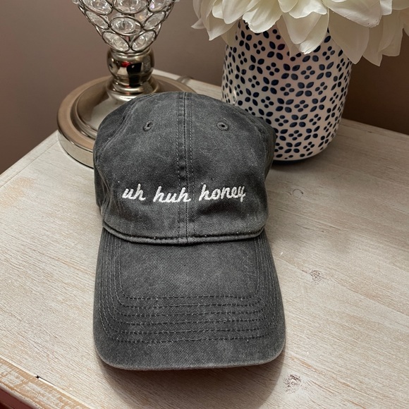 Brandy Melville Accessories - BRANDY MELVILLE ‘UH HUH HONEY’ Hat (Gray)